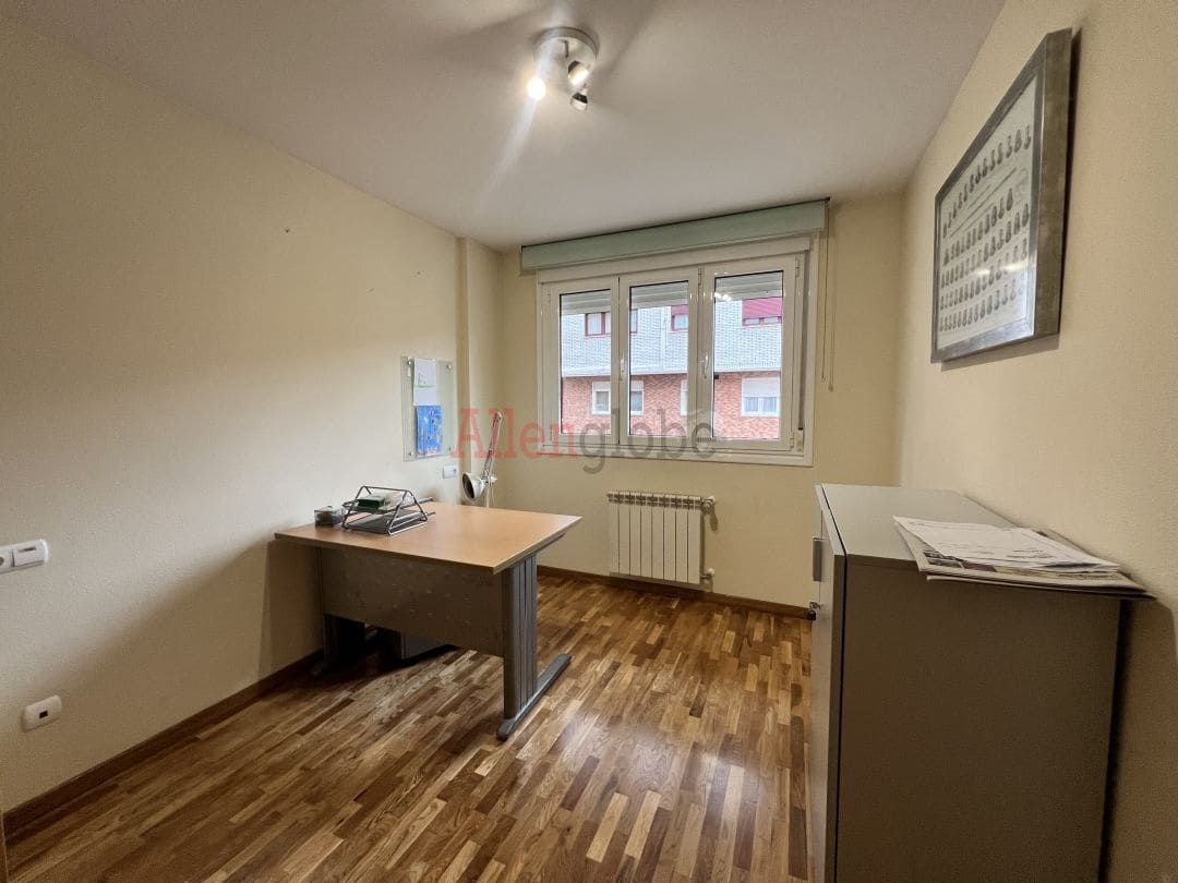 2 bedroom Flat for sale in Oviedo - € 105,000 (Ref: 9136110)