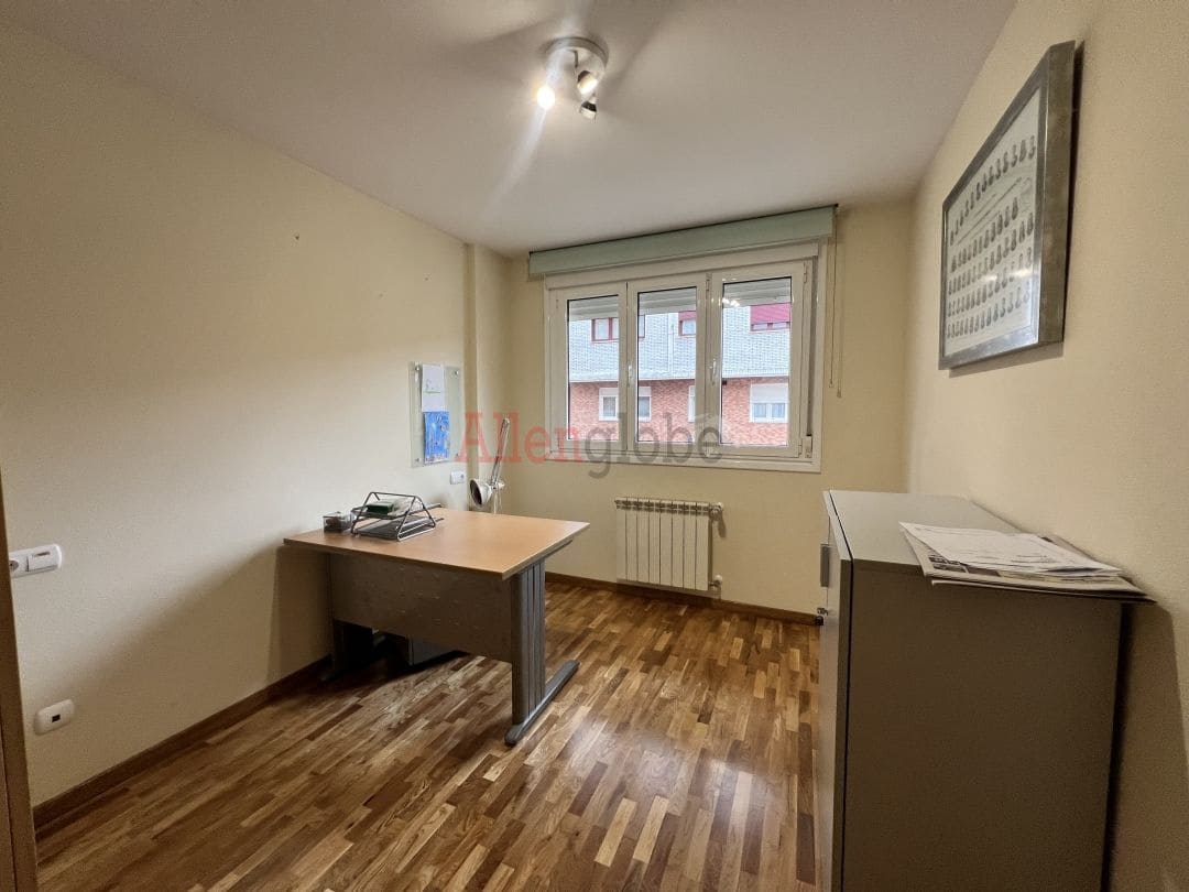 2 bedroom Flat for sale in Oviedo - € 105,000 (Ref: 9136110)