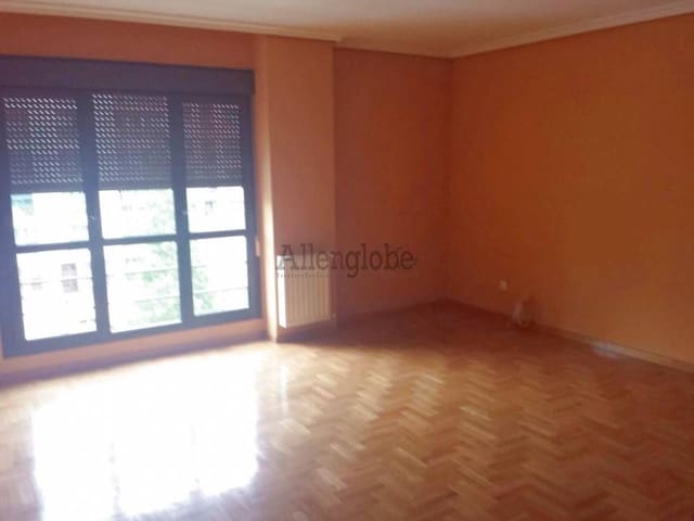 4 makuuhuone Asunto vuokrattavana paikassa Centro Urbano, Oviedo - 950 € (Ref: 9176113)