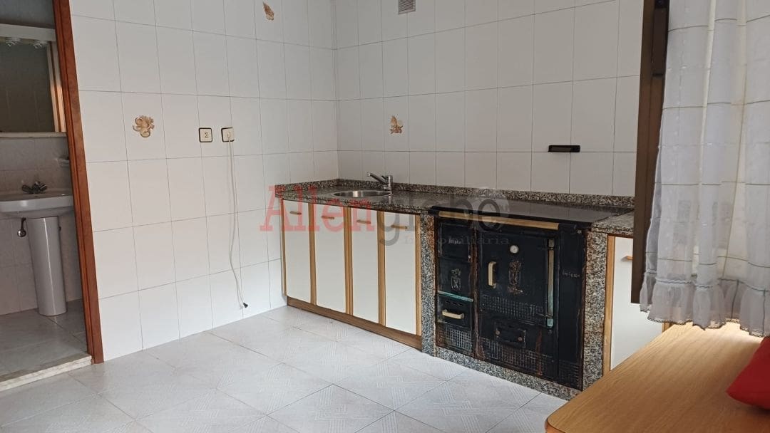 2 slaapkamer Halfvrijstaande villa te koop in Oviedo - € 50.000 (Ref: 9348628)