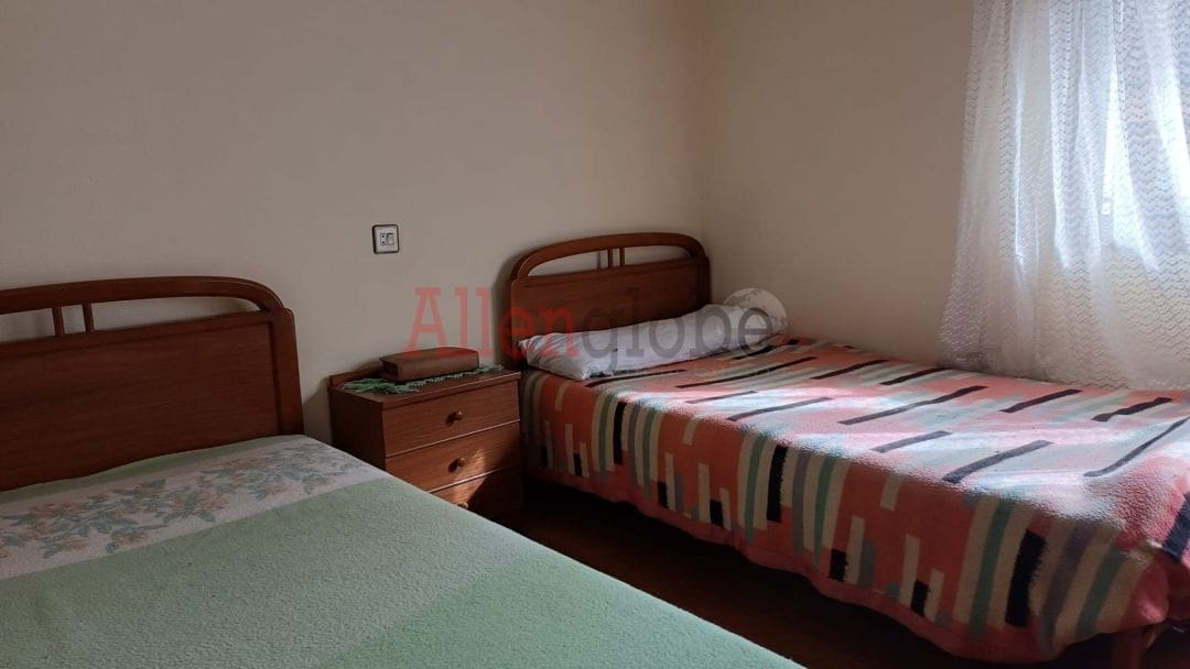 2 slaapkamer Halfvrijstaande villa te koop in Oviedo - € 50.000 (Ref: 9348628)