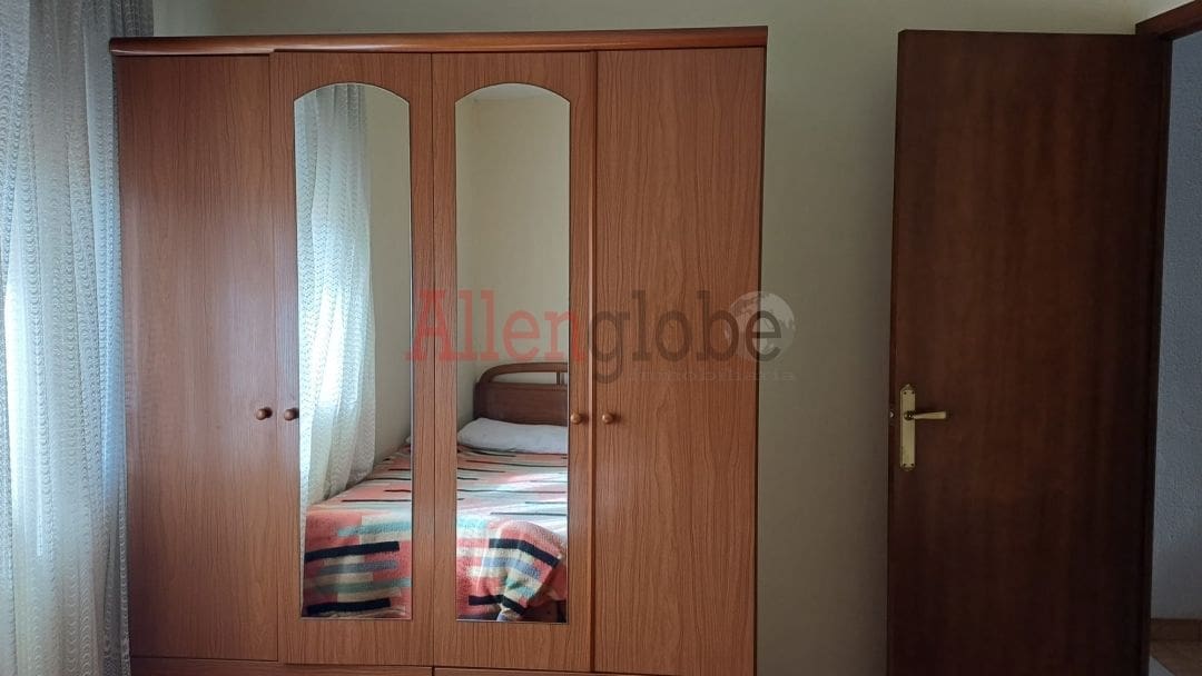 2 slaapkamer Halfvrijstaande villa te koop in Oviedo - € 50.000 (Ref: 9348628)