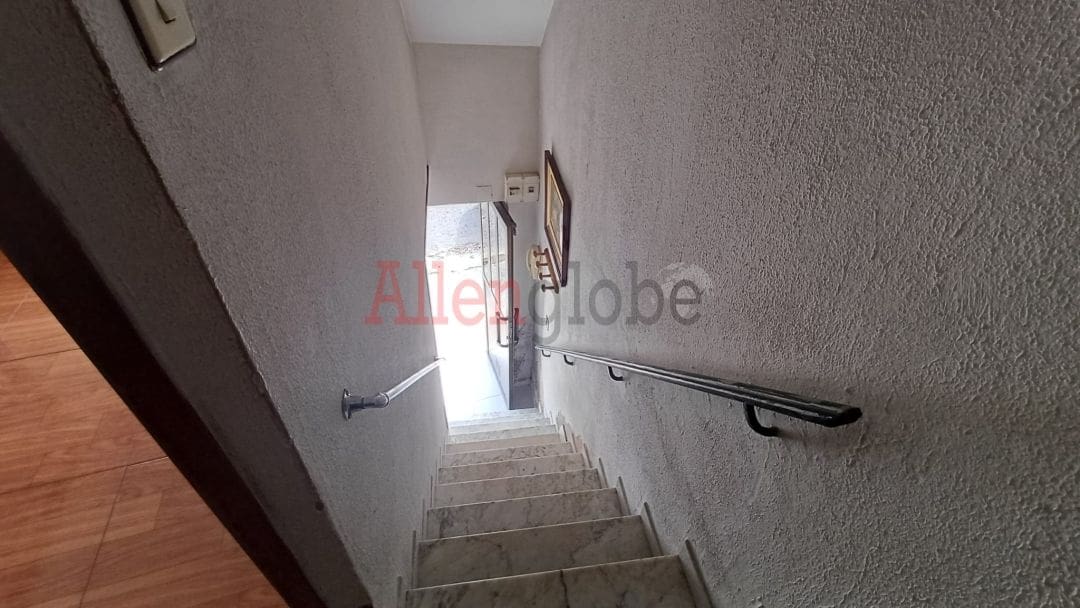 2 slaapkamer Halfvrijstaande villa te koop in Oviedo - € 50.000 (Ref: 9348628)