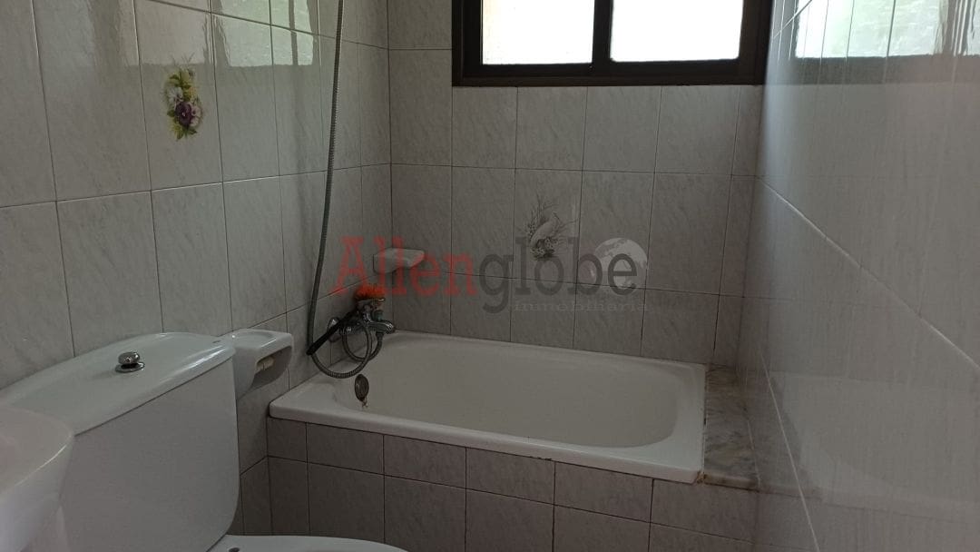 2 slaapkamer Halfvrijstaande villa te koop in Oviedo - € 50.000 (Ref: 9348628)