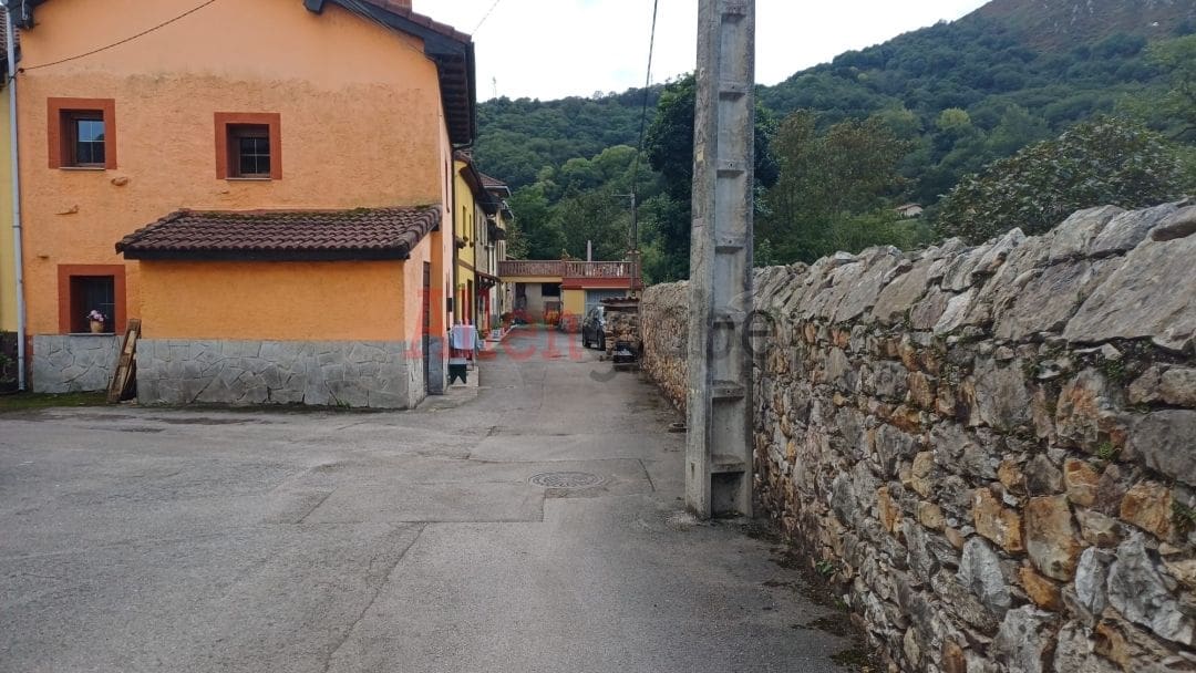 2 slaapkamer Halfvrijstaande villa te koop in Oviedo - € 50.000 (Ref: 9348628)