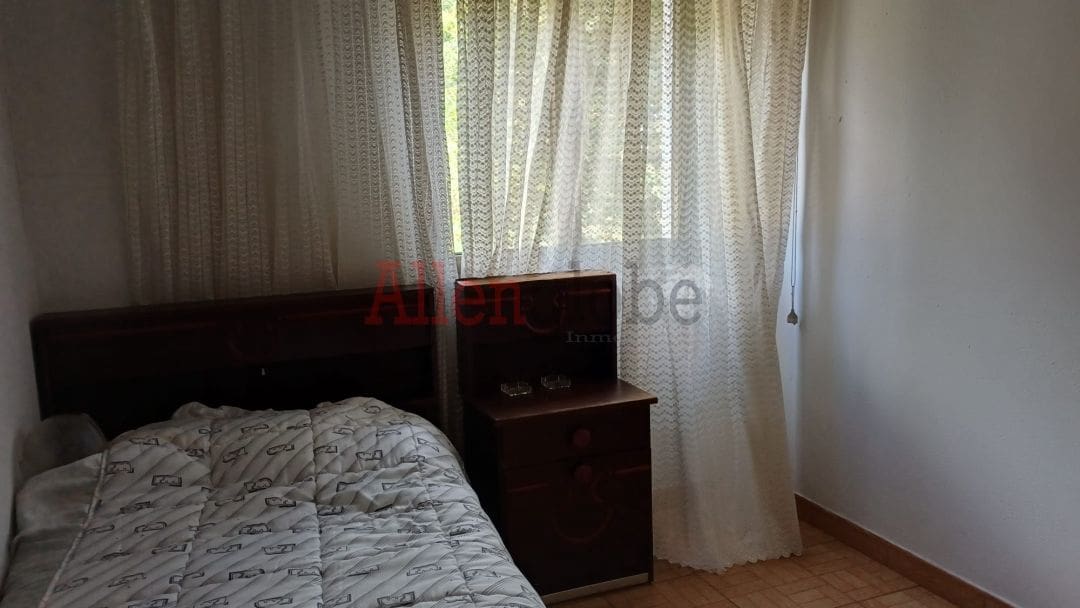 2 slaapkamer Halfvrijstaande villa te koop in Oviedo - € 50.000 (Ref: 9348628)