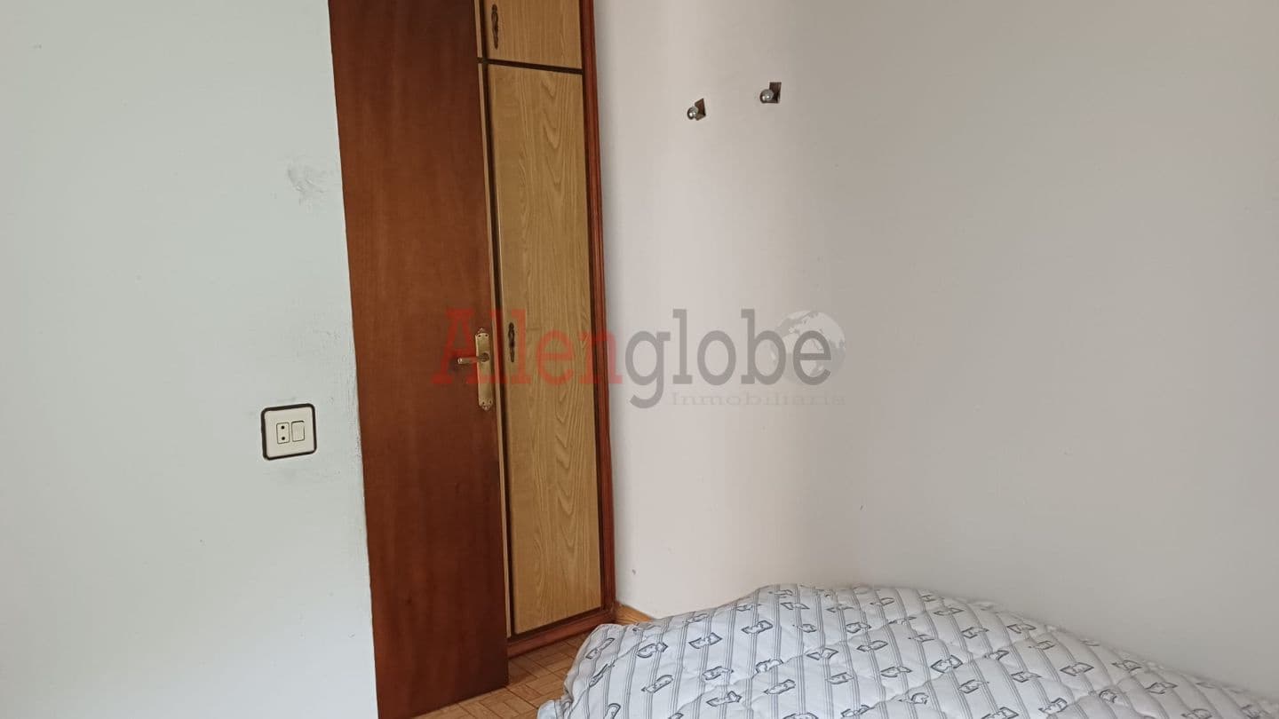 2 slaapkamer Halfvrijstaande villa te koop in Oviedo - € 50.000 (Ref: 9348628)