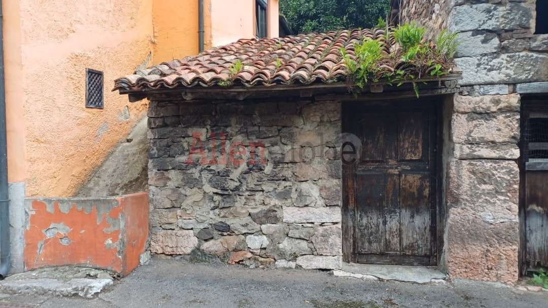 2 slaapkamer Halfvrijstaande villa te koop in Oviedo - € 50.000 (Ref: 9348628)