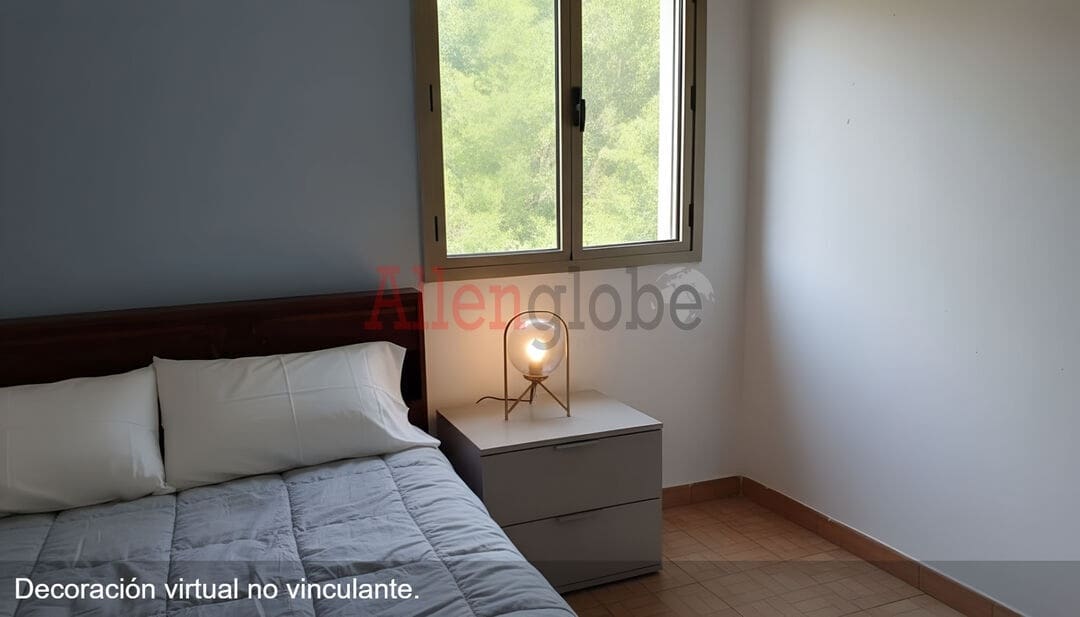 2 bedroom Semi-detached Villa for sale in Oviedo - € 50,000 (Ref: 9348628)