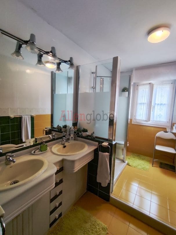 4 slaapkamer Halfvrijstaande villa te koop in Llanera - € 390.000 (Ref: 9355341)