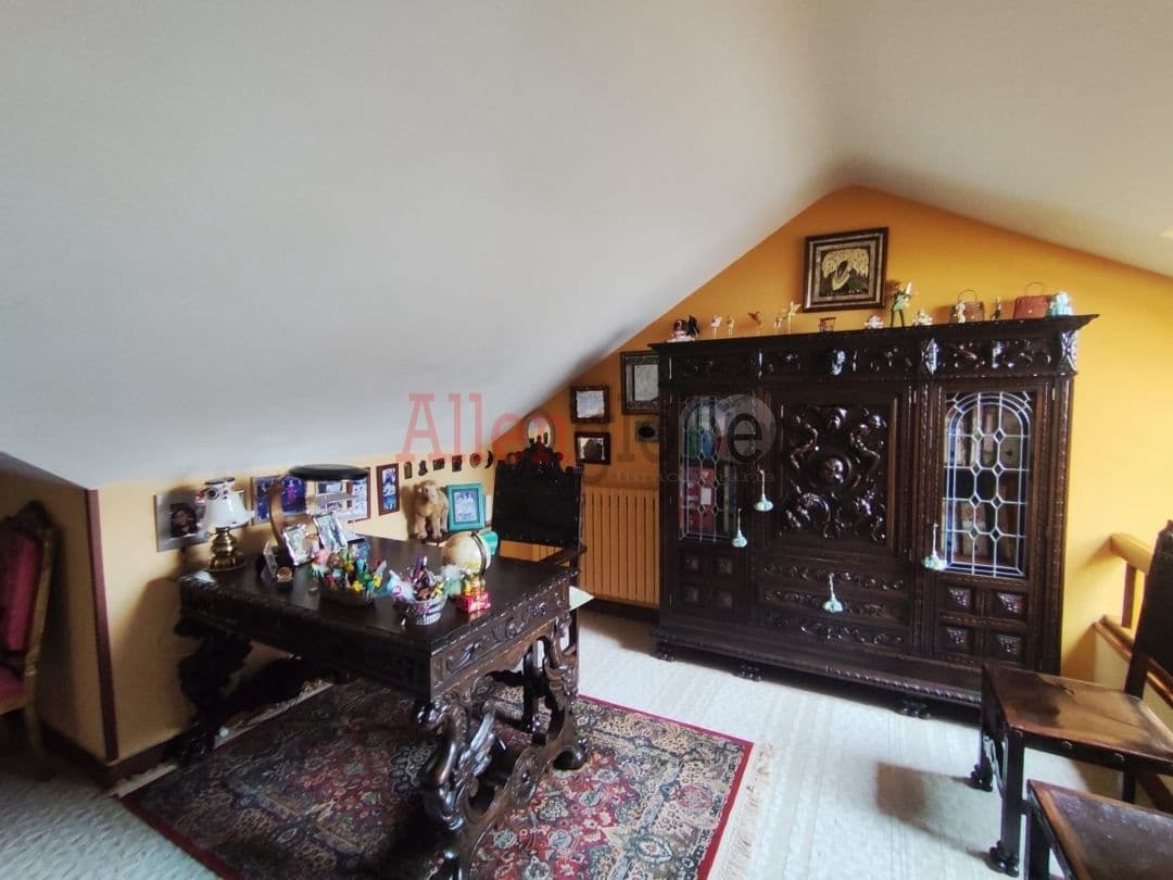 4 slaapkamer Halfvrijstaande villa te koop in Llanera - € 390.000 (Ref: 9355341)