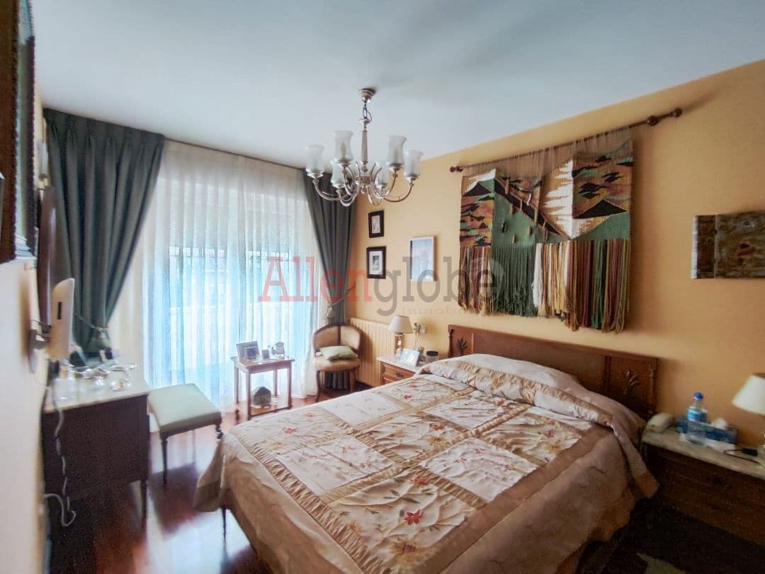 4 slaapkamer Halfvrijstaande villa te koop in Llanera - € 390.000 (Ref: 9355341)