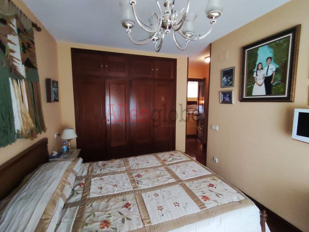 4 slaapkamer Halfvrijstaande villa te koop in Llanera - € 390.000 (Ref: 9355341)