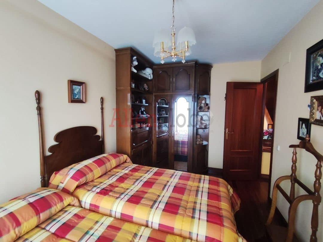 4 slaapkamer Halfvrijstaande villa te koop in Llanera - € 390.000 (Ref: 9355341)