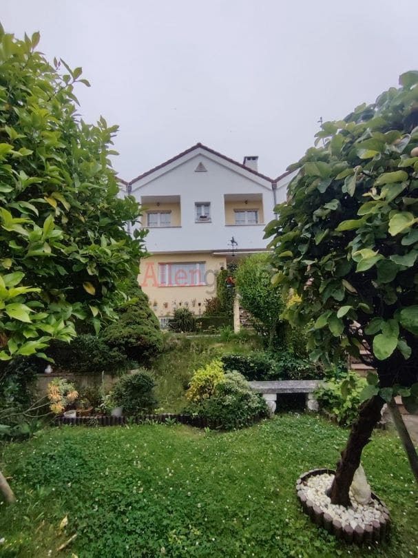 4 slaapkamer Halfvrijstaande villa te koop in Llanera - € 390.000 (Ref: 9355341)