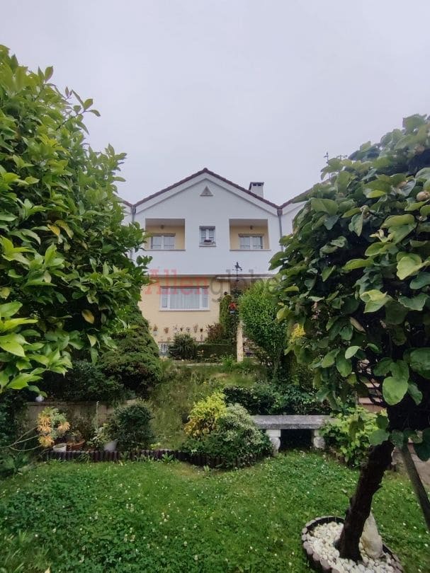 4 slaapkamer Halfvrijstaande villa te koop in Llanera - € 390.000 (Ref: 9355341)