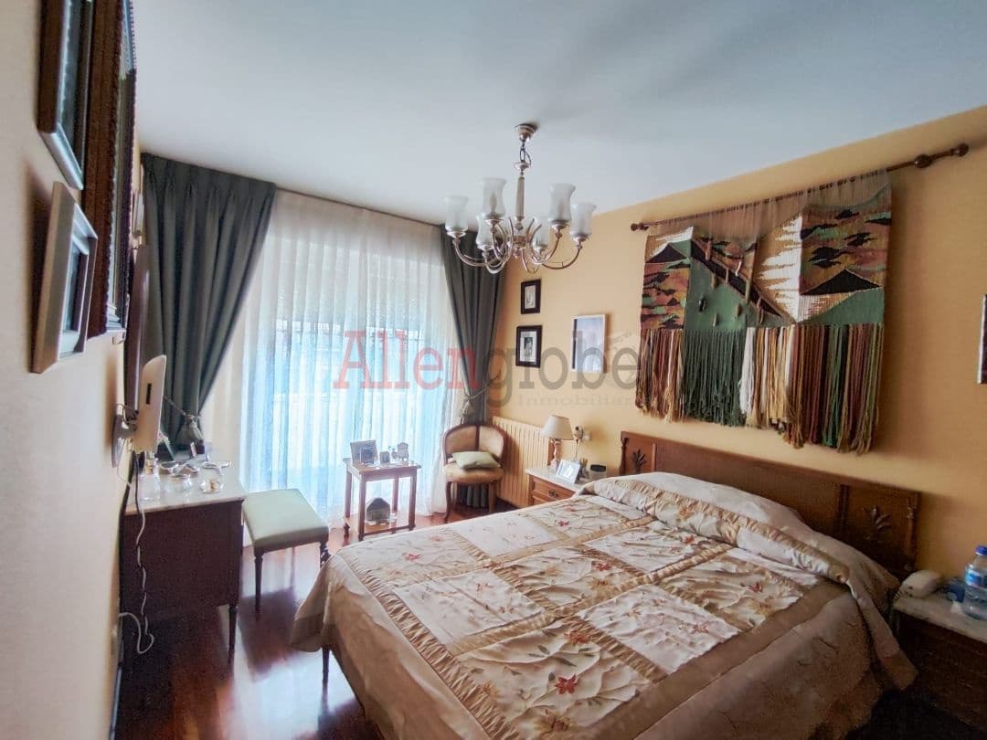 4 slaapkamer Halfvrijstaande villa te koop in Llanera - € 390.000 (Ref: 9355341)