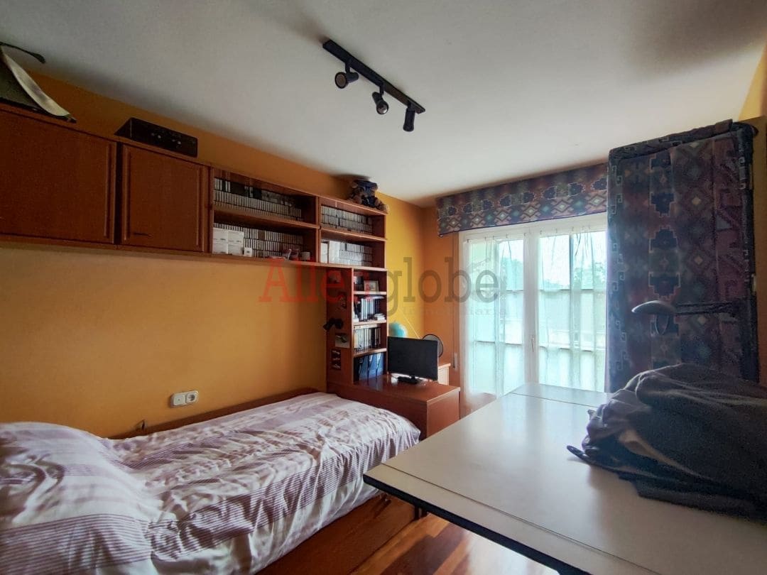 4 slaapkamer Halfvrijstaande villa te koop in Llanera - € 390.000 (Ref: 9355341)