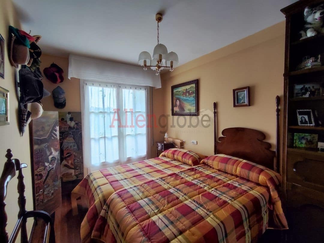 4 slaapkamer Halfvrijstaande villa te koop in Llanera - € 390.000 (Ref: 9355341)