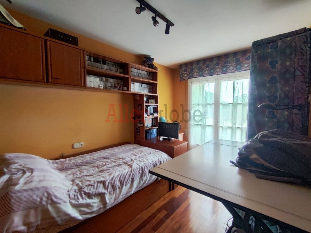 4 slaapkamer Halfvrijstaande villa te koop in Llanera - € 390.000 (Ref: 9355341)