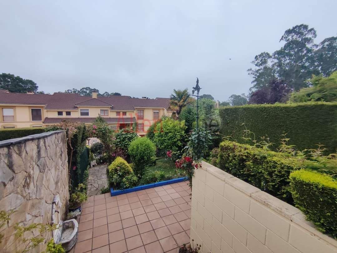 4 slaapkamer Halfvrijstaande villa te koop in Llanera - € 390.000 (Ref: 9355341)