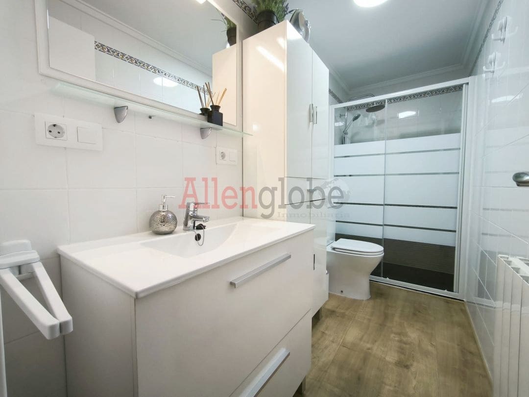 2 soveværelse Lejlighed til salg i Gozon - € 220.000 (Ref: 9365996)