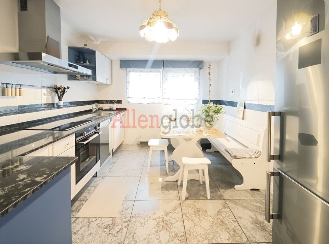 3 slaapkamer Flat te koop in Carreno - € 159.000 (Ref: 9390999)