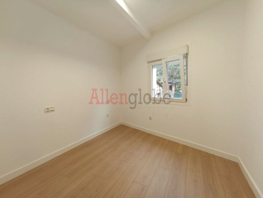 2 bedroom Flat for sale in Mieres - € 72,000 (Ref: 9481674)