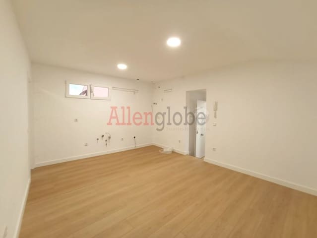 2 bedroom Flat for sale in Mieres - € 72,000 (Ref: 9481674)
