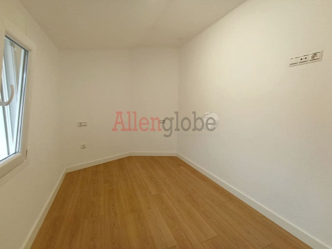 2 bedroom Flat for sale in Mieres - € 72,000 (Ref: 9481674)