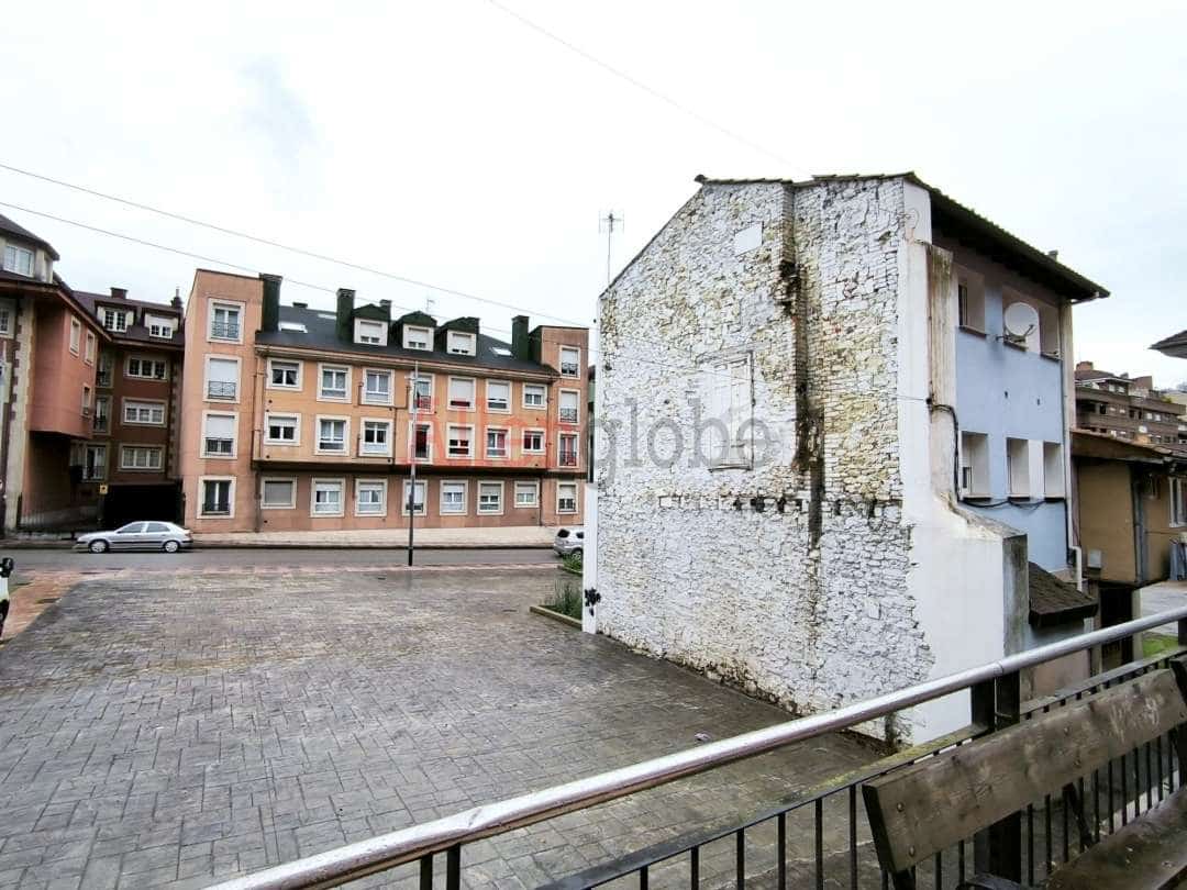 2 bedroom Flat for sale in Mieres - € 72,000 (Ref: 9481674)