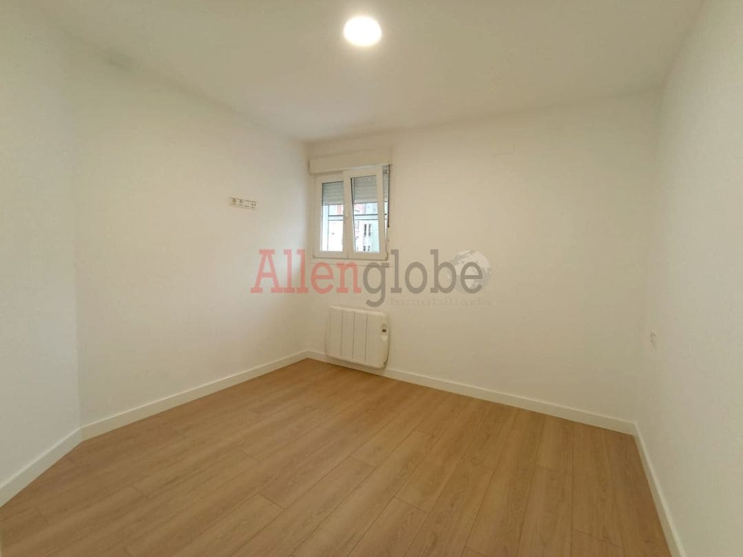 2 bedroom Flat for sale in Mieres - € 74,000 (Ref: 9481675)