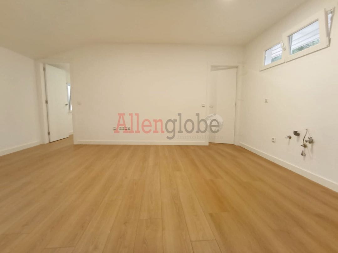 2 bedroom Flat for sale in Mieres - € 74,000 (Ref: 9481675)
