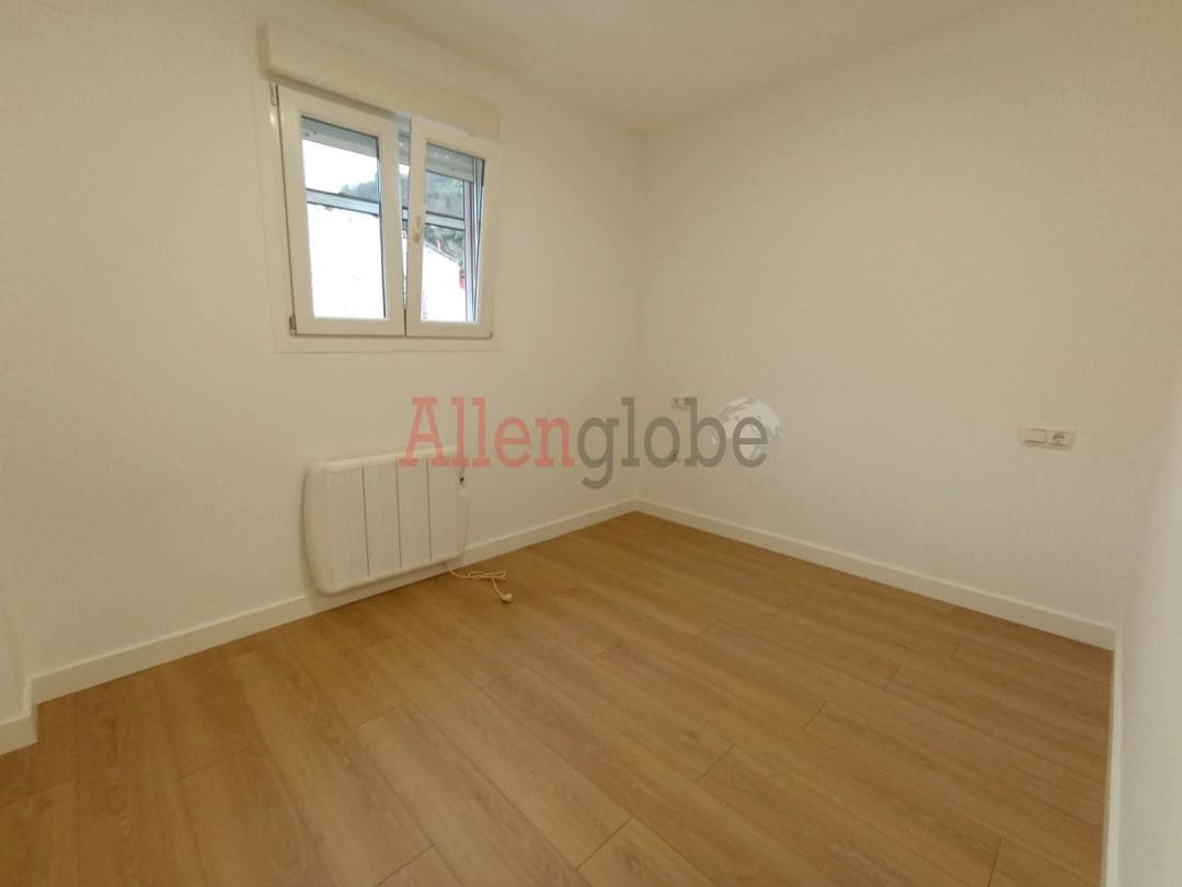 2 bedroom Flat for sale in Mieres - € 74,000 (Ref: 9481675)