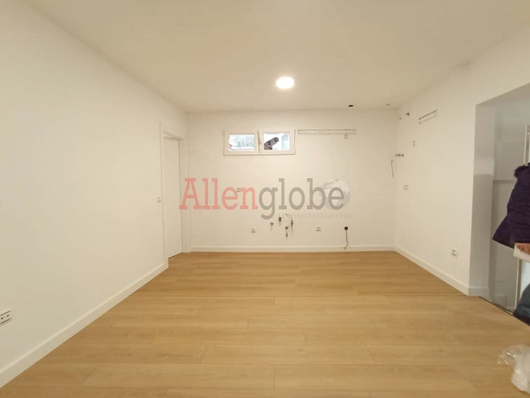 2 bedroom Flat for sale in Mieres - € 74,000 (Ref: 9481675)