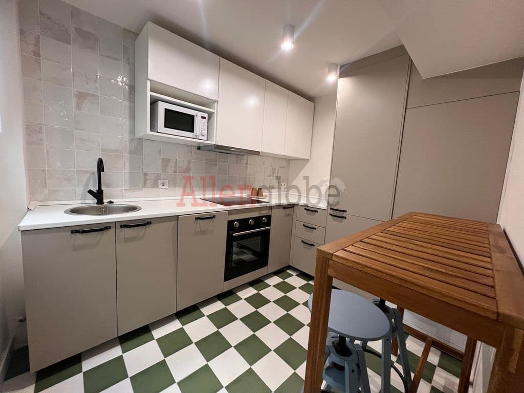 3 slaapkamer Flat te huur in Oviedo - € 1.290 (Ref: 9500656)