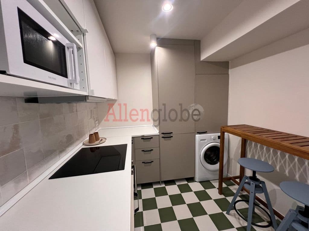 3 slaapkamer Flat te huur in Oviedo - € 1.290 (Ref: 9500656)