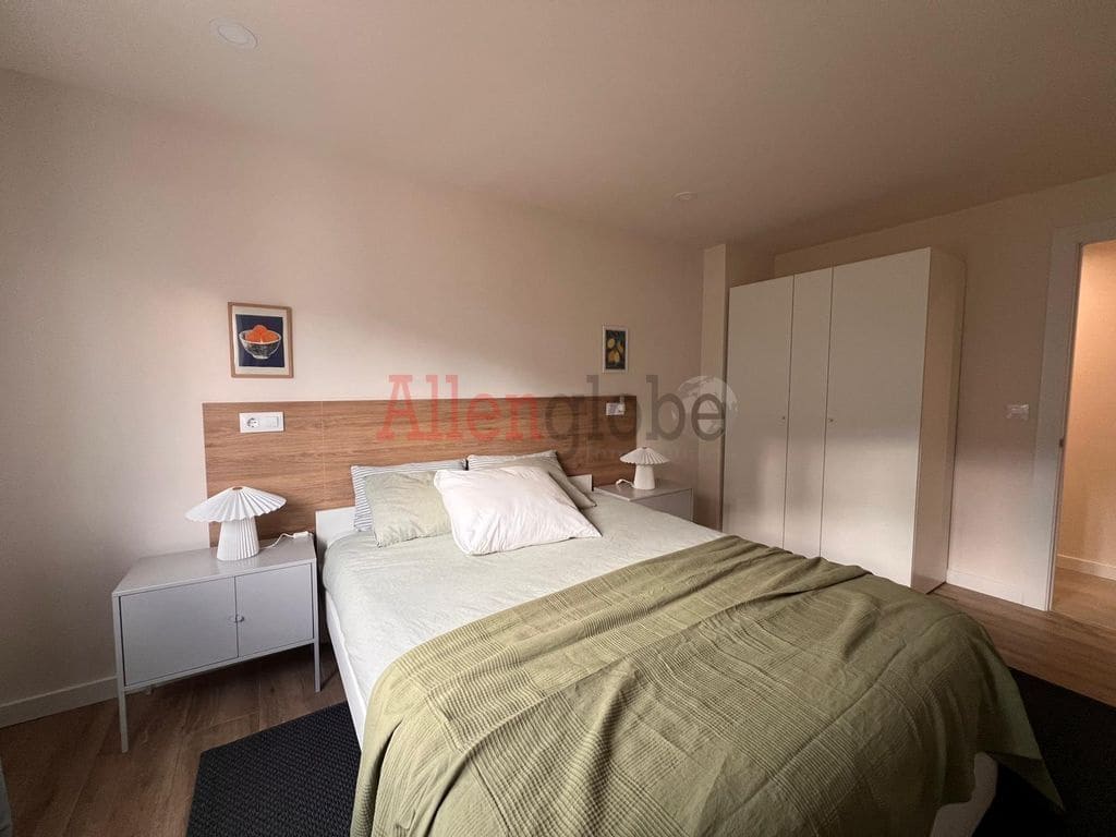 3 slaapkamer Flat te huur in Oviedo - € 1.290 (Ref: 9500656)