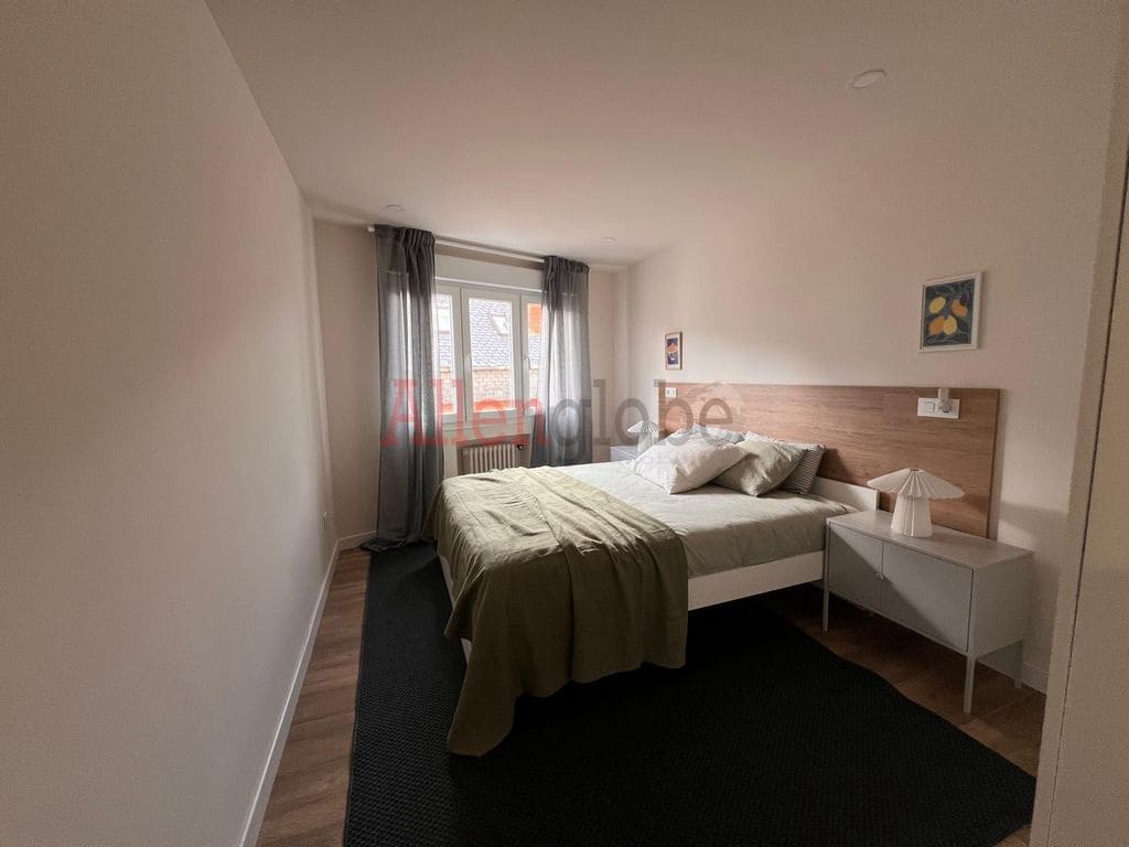 3 slaapkamer Flat te huur in Oviedo - € 1.290 (Ref: 9500656)