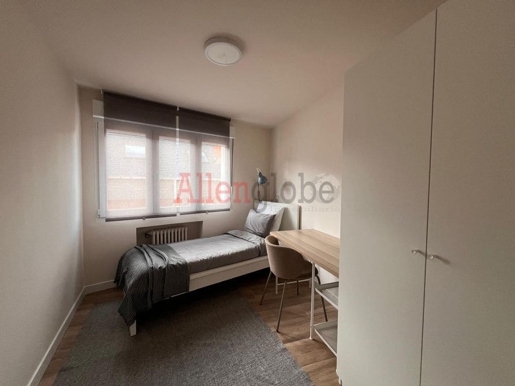 3 slaapkamer Flat te huur in Oviedo - € 1.290 (Ref: 9500656)