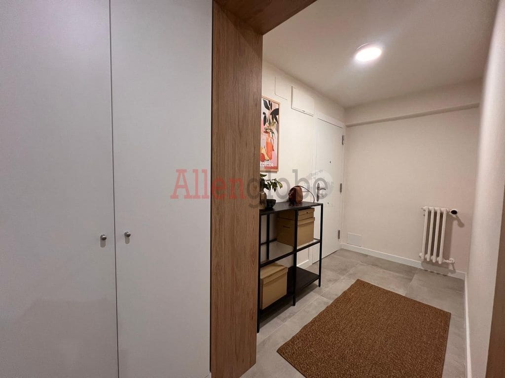 3 slaapkamer Flat te huur in Oviedo - € 1.290 (Ref: 9500656)