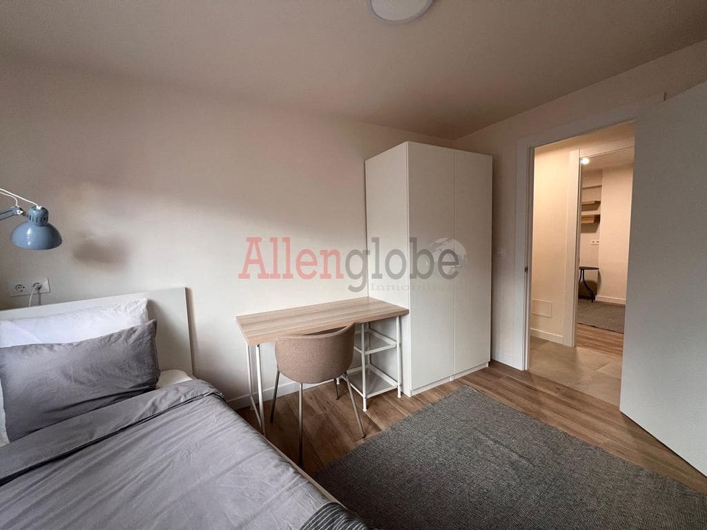 3 slaapkamer Flat te huur in Oviedo - € 1.290 (Ref: 9500656)