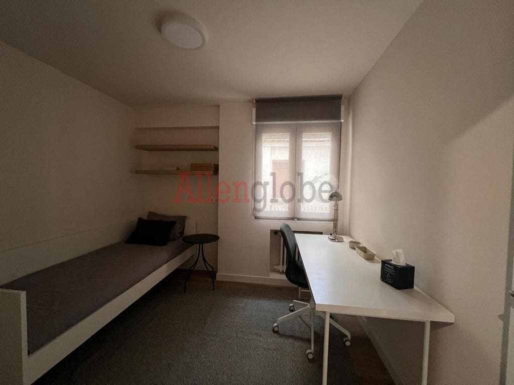 3 slaapkamer Flat te huur in Oviedo - € 1.290 (Ref: 9500656)