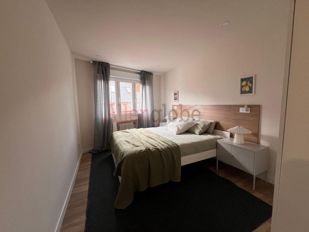 3 slaapkamer Flat te huur in Oviedo - € 1.290 (Ref: 9500656)