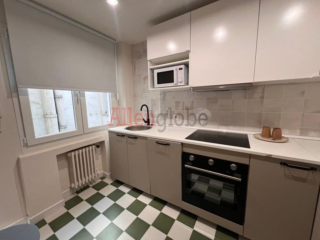 3 slaapkamer Flat te huur in Oviedo - € 1.290 (Ref: 9500656)