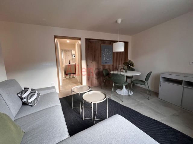 3 slaapkamer Flat te huur in Centro Urbano, Oviedo - € 1.290 (Ref: 9500656)