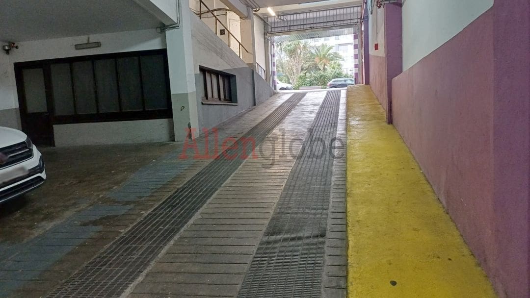 Garage à vendre à Oviedo - 32 000 € (Ref: 9528931)