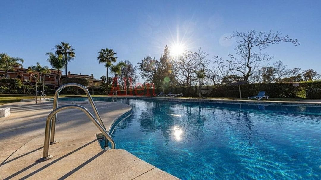 3 slaapkamer Flat te koop in Marbella met zwembad - € 720.000 (Ref: 9543917)