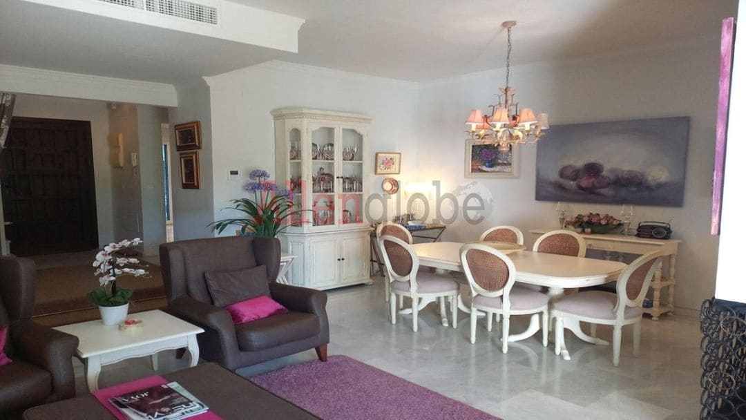 3 slaapkamer Flat te koop in Marbella met zwembad - € 720.000 (Ref: 9543917)