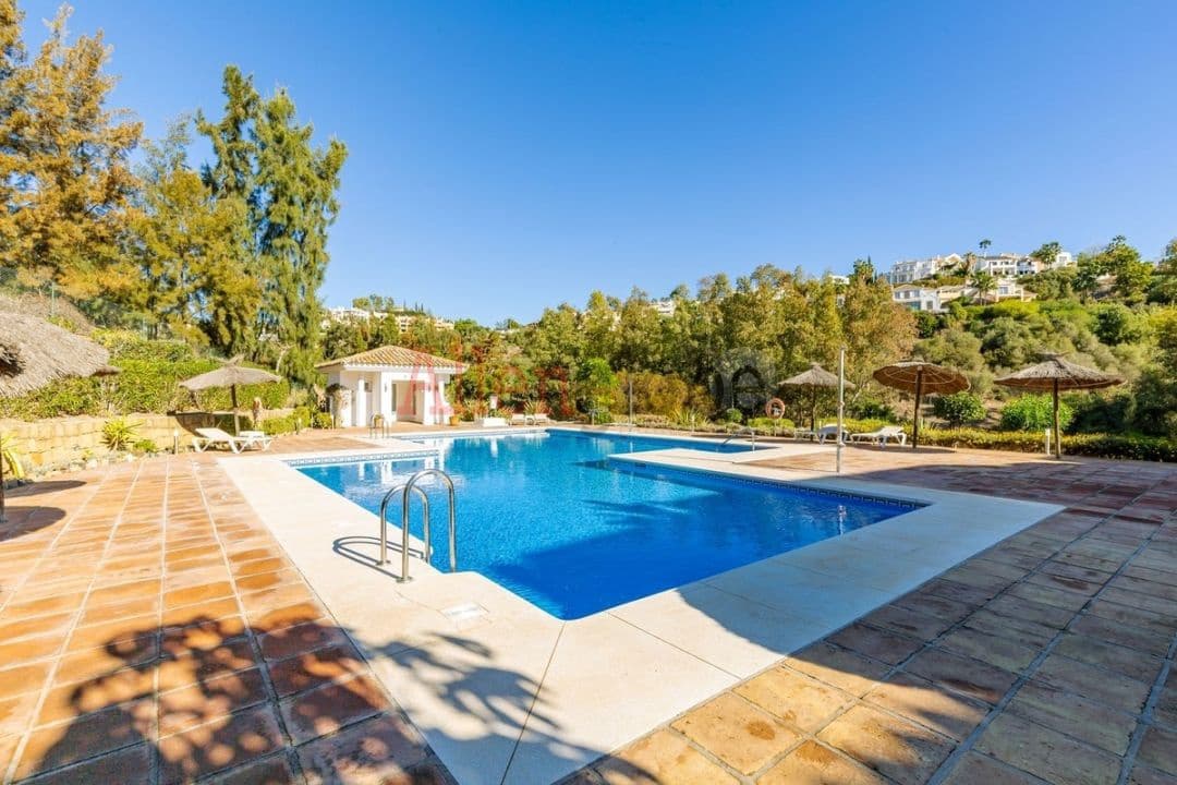 3 sypialnia Mieszkanie na sprzedaż w Benahavis z basenem - 480 000 € (Ref: 9543918)